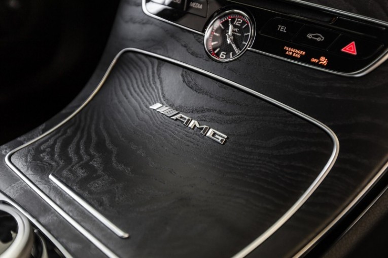 2015-Mercedes-AMG-C63-S-Model-143