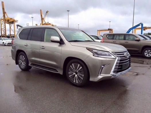 2016 Lexus LX spy photos