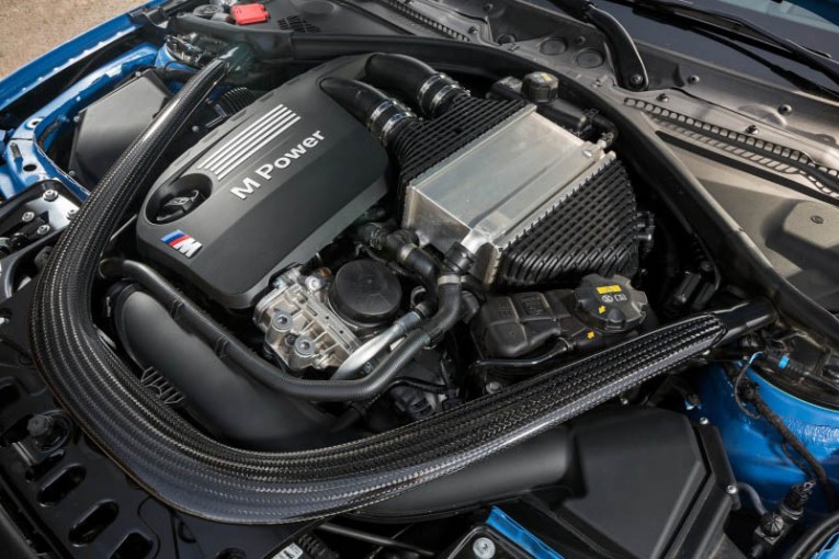 2015-BMW-M3-sedan-125