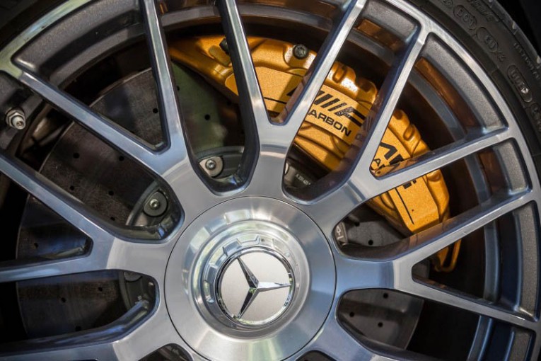 2015-Mercedes-AMG-C63-S-Model-sedan-111