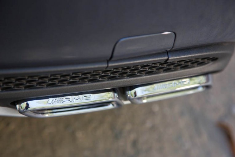 2015-Mercedes-AMG-C63-S-Model-sedan-113