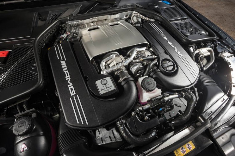 2015-Mercedes-AMG-C63-S-Model-sedan-125