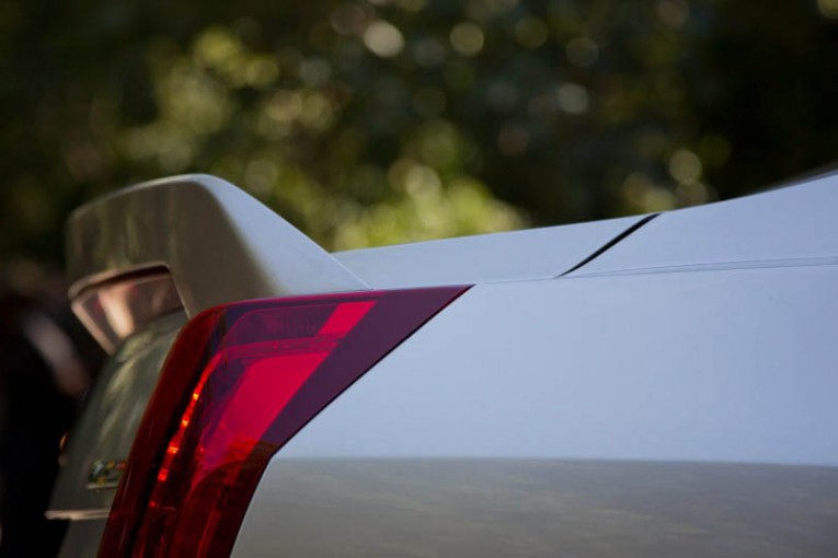 2016-Cadillac-ATS-V-sedan-110