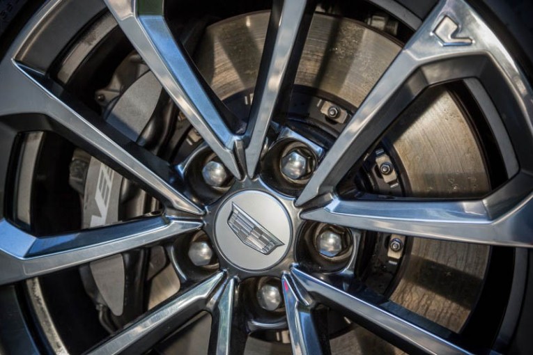 2016-Cadillac-ATS-V-sedan-112