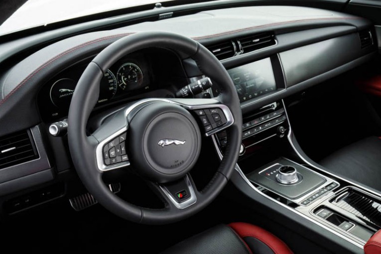 2016-Jaguar-XF-S-120