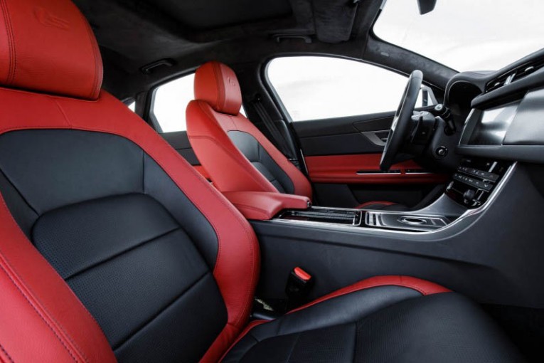 2016-Jaguar-XF-S-121