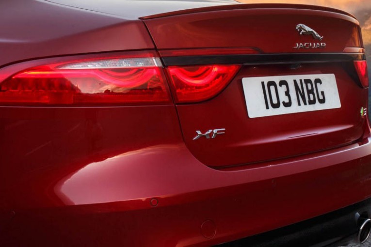 2016-Jaguar-XF-S-144