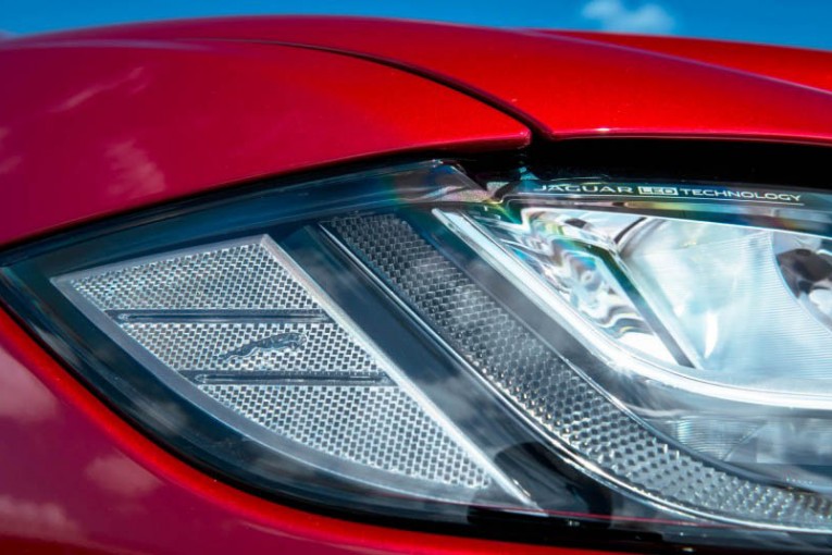 2016-Jaguar-XF-S-146