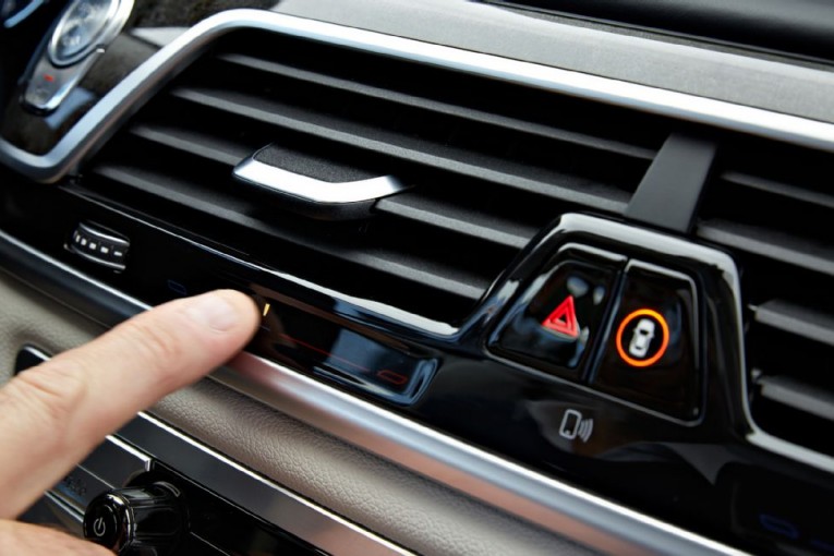 2016-bmw-750li-xdrive-air-vent-controls