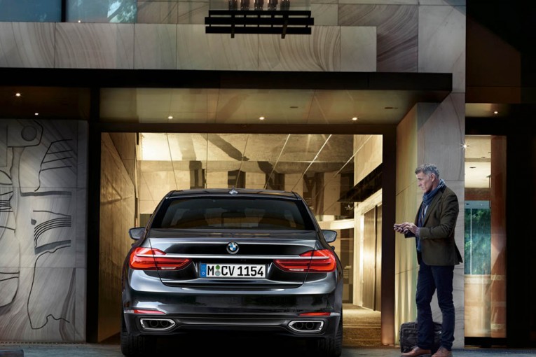 2016-bmw-750li-xdrive-rear-end-garage