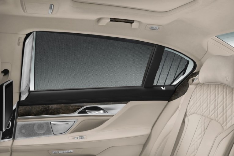 2016-bmw-750li-xdrive-rear-window