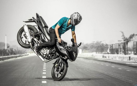 Bajaj Pulsar 220