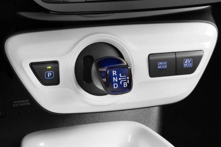 EU-2016-Toyota-Prius-18