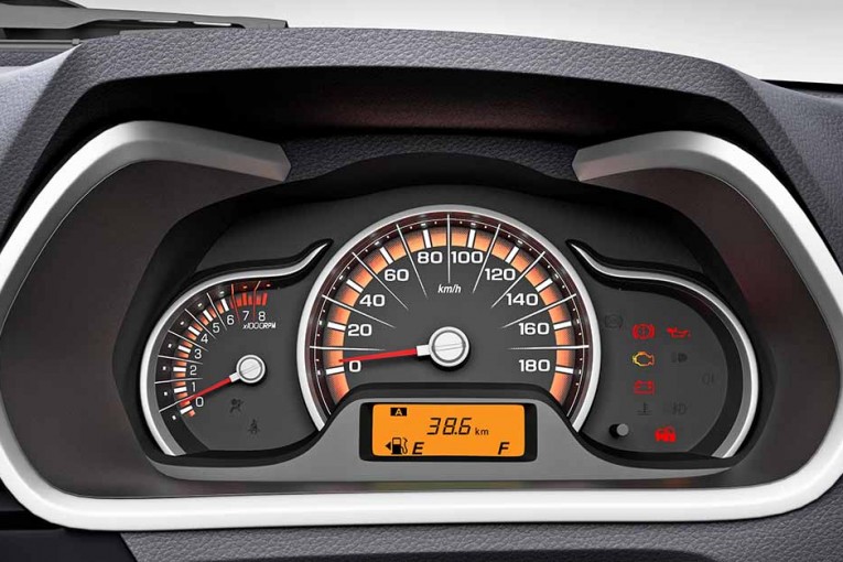 2015-Maruti-Alto-K10-cluster