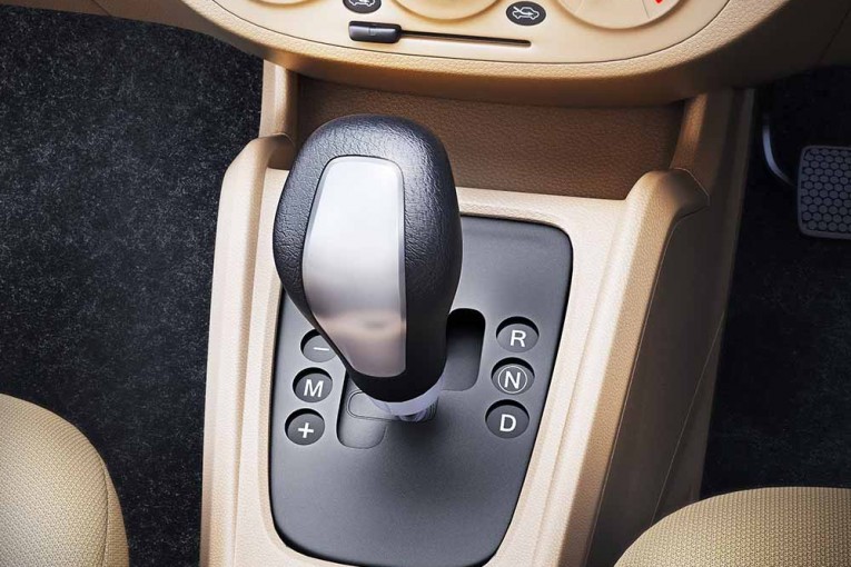 2015-Maruti-Alto-K10-gear-AMT