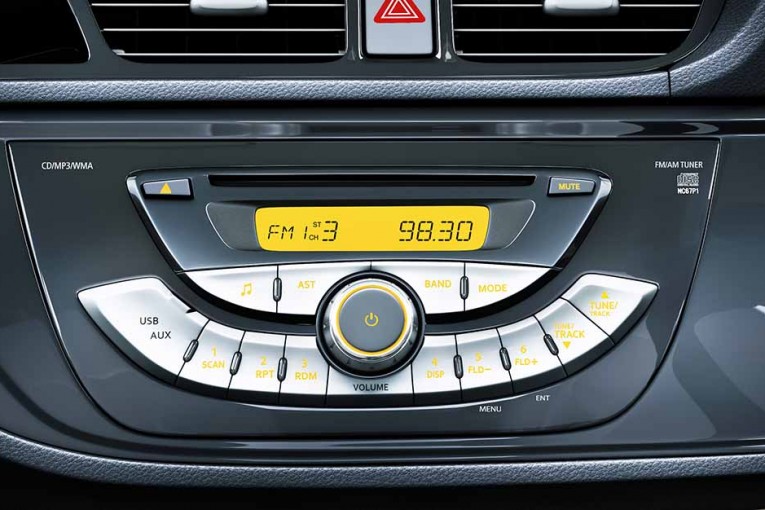 2015-Maruti-Alto-K10-music-system