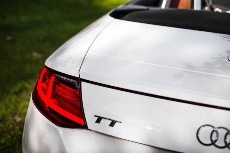 2016-Audi-TT-roadster-108
