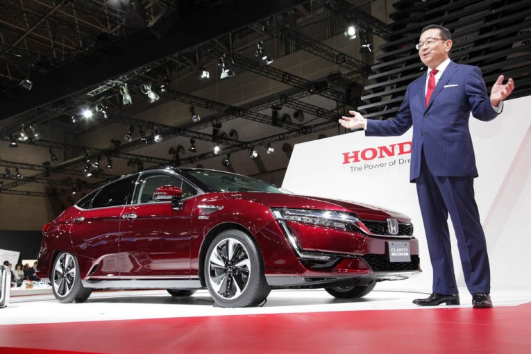 Honda CLARITY FUEL CELL 01