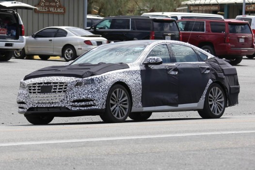 Hyundai Genesis facelift spy shot