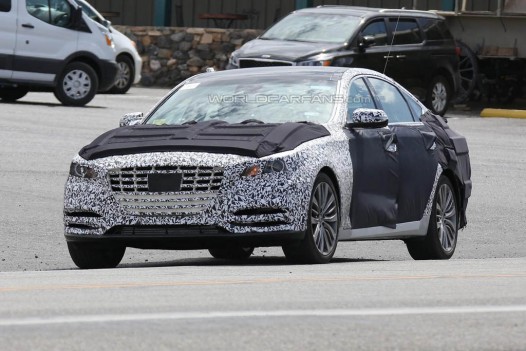 Hyundai Genesis facelift spy shot
