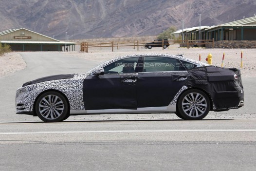 Hyundai Genesis facelift spy shot