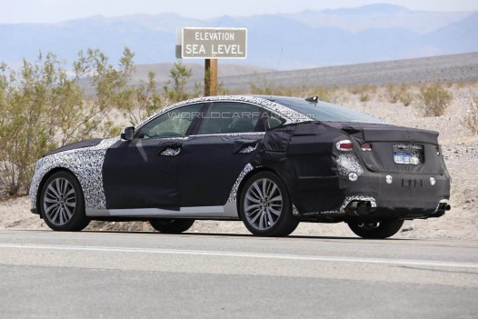 Hyundai Genesis facelift spy shot