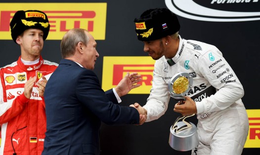 Lewis Hamilton shakes hands with Russian president Vladimir Putin