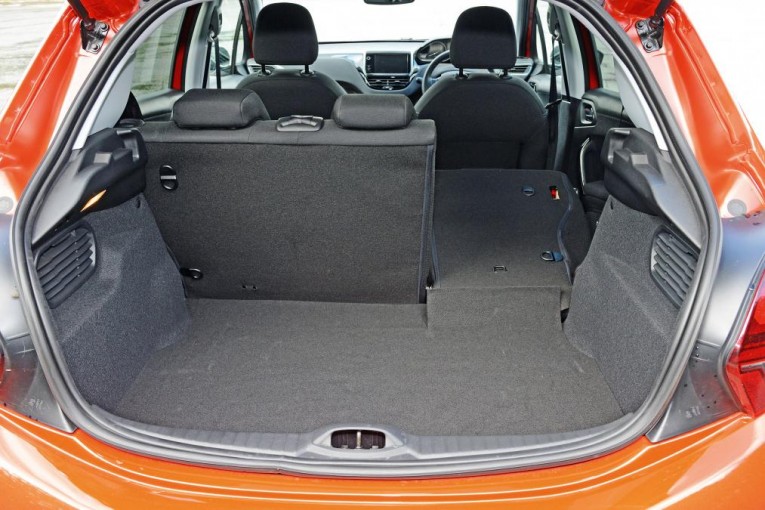 Peugeot 208 07
