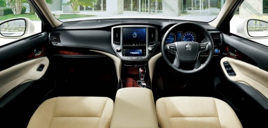 Toyota Crown 2016