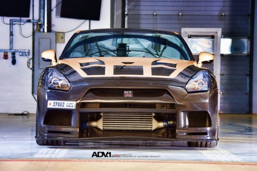 Carbon & Gold Nissan GT-R