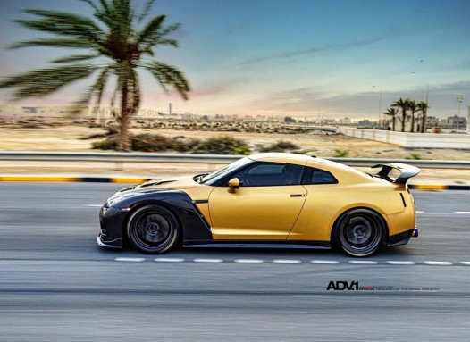 Carbon & Gold Nissan GT-R