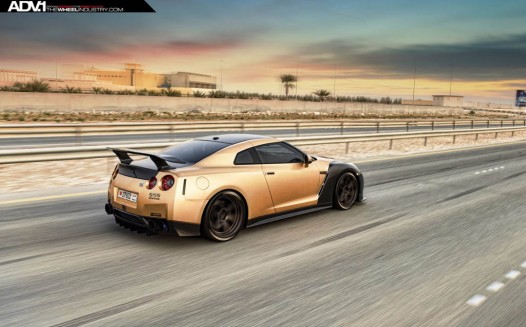 Carbon & Gold Nissan GT-R