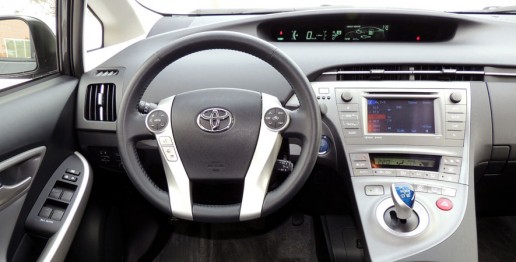 2015-Toyota-Prius-liftback-interior