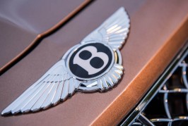 2017-Bentley-Bentayga-104
