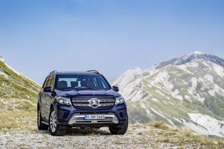 2017-Mercedes-GLS-16