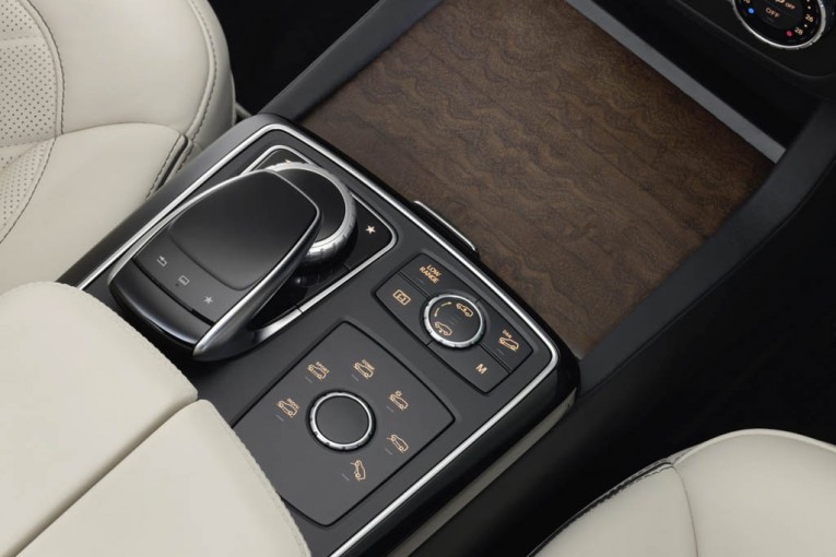 2017-Mercedes-GLS-20