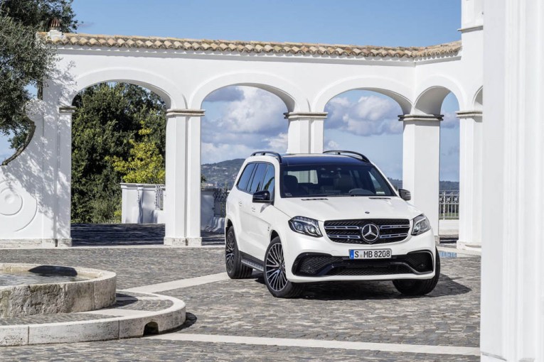 2017-Mercedes-GLS-8