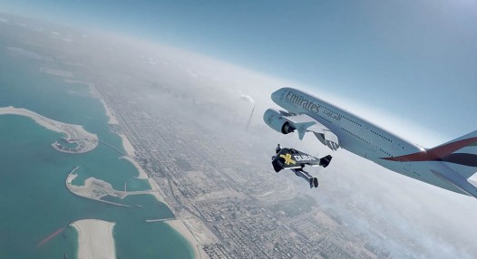 Two jetmans With Jetpacks Fly Over Dubai