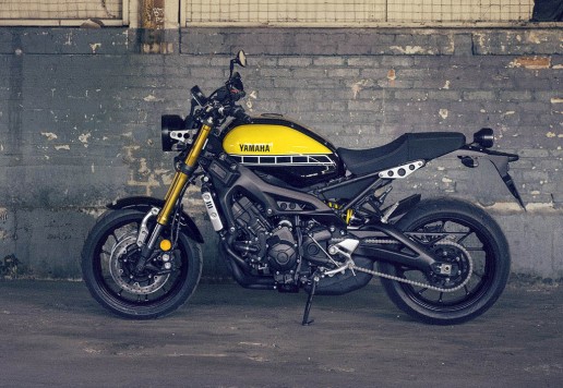 YAMAHA XSR900