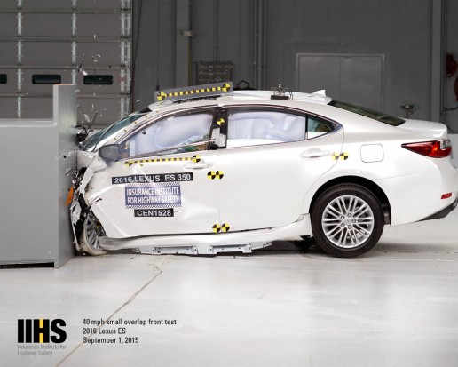 2016-Lexus-ES-Top-Pick