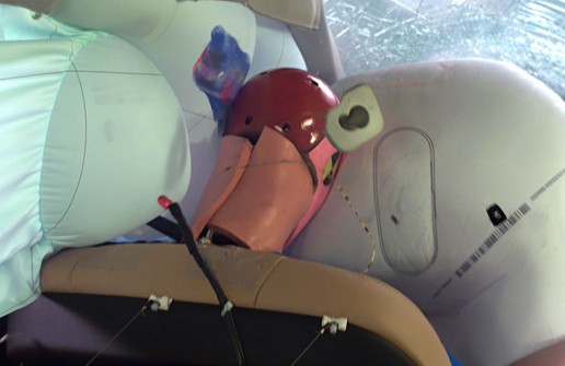 2016-volvo-xc90-iihs-crash-test-driver-airbags-02