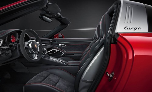 Porsche 911 Targa 4 GTS Interior