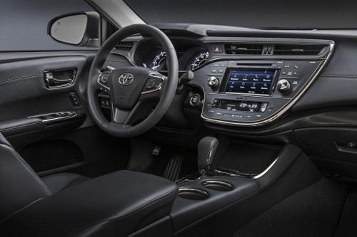 2016 Toyota Avalon interior