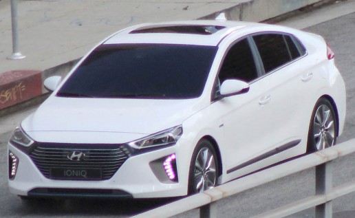 Hyundai IONIQ hybrid 