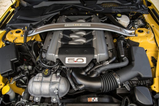 2016-Ford-Mustang-GT-engine-02