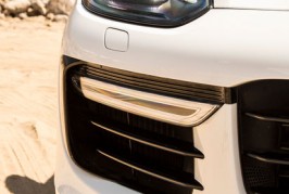 2016-Porsche-Cayenne-Turbo-S-front-headlamp