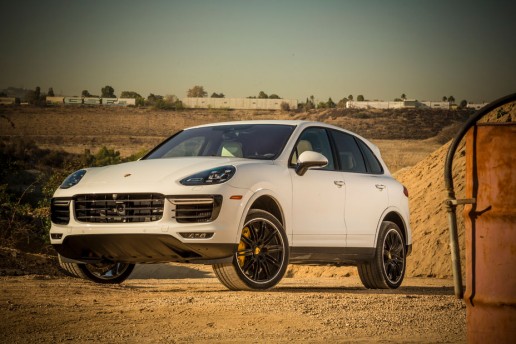 2016-Porsche-Cayenne-Turbo-S-front-three-quarter