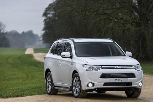 Mitsubishi Outlander PHEV 2015