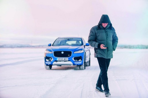 jose-mourinho-drives-the-jaguar-f-pace-on-ice_1