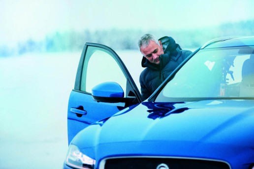 jose-mourinho-drives-the-jaguar-f-pace-on-ice_4